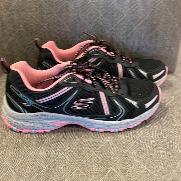 Sketchers Memory Foam Shoes. - Picture 1 of 3